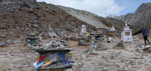 The memorials at Thukla pass on the way to EBC.