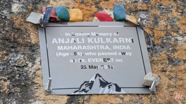 Anjali Kulkarni ar Thukla Pass Memorial on the way to the EBC